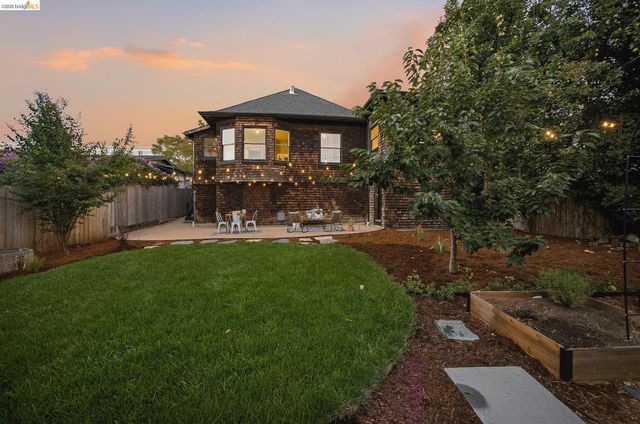 1021 E 23Rd St, Oakland, CA 94606