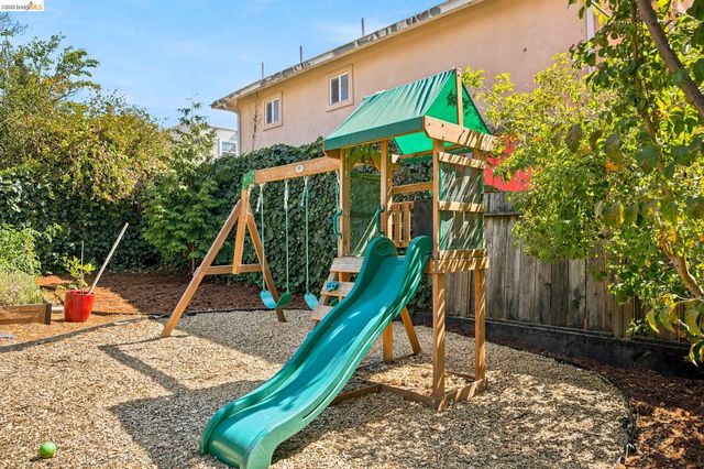 1021 E 23Rd St, Oakland, CA 94606