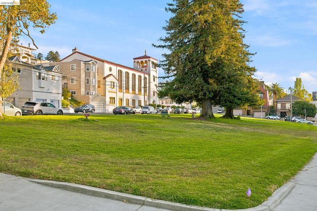 1021 E 23Rd St, Oakland, CA 94606