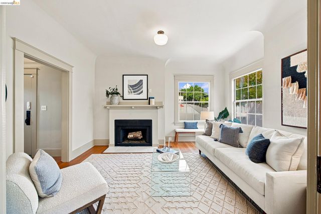 1021 E 23Rd St, Oakland, CA 94606