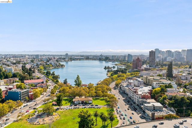 1021 E 23Rd St, Oakland, CA 94606