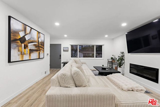 8222 Pershing Drive, Playa Del Rey, CA 90293