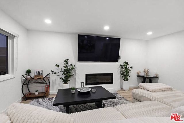 8222 Pershing Drive, Playa Del Rey, CA 90293
