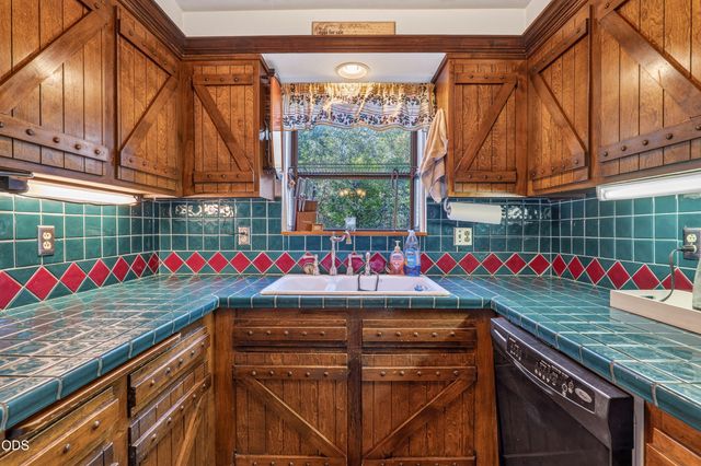 475 Penny Lane, Grants Pass, OR 97527