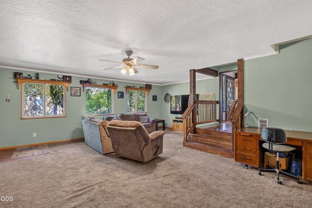 475 Penny Lane, Grants Pass, OR 97527
