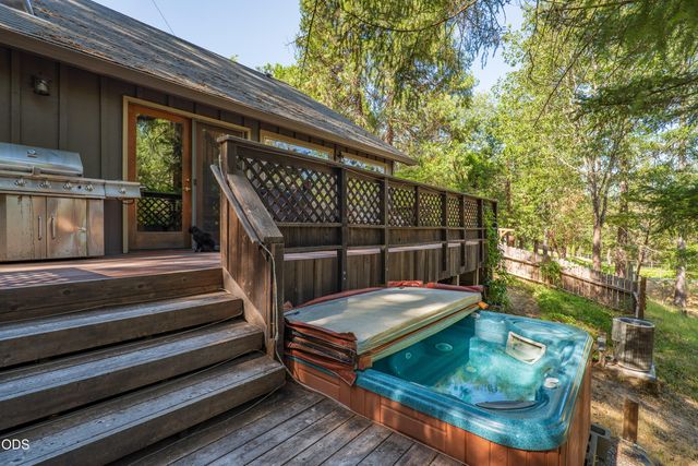 475 Penny Lane, Grants Pass, OR 97527