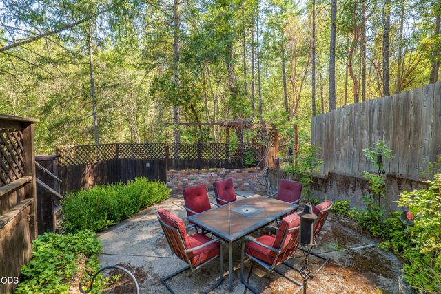 475 Penny Lane, Grants Pass, OR 97527