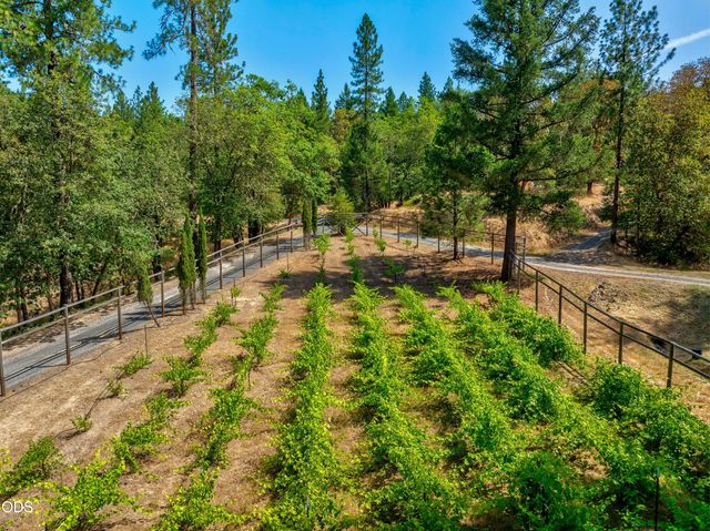 475 Penny Lane, Grants Pass, OR 97527