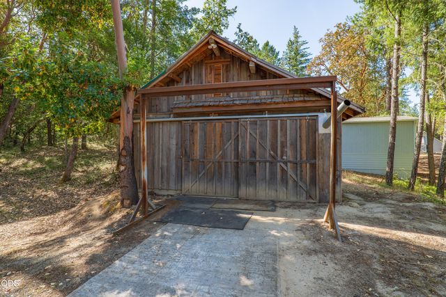 475 Penny Lane, Grants Pass, OR 97527