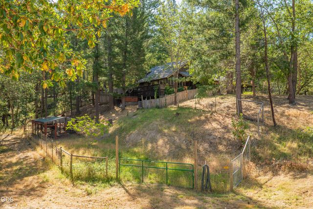 475 Penny Lane, Grants Pass, OR 97527