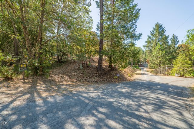 475 Penny Lane, Grants Pass, OR 97527
