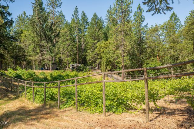 475 Penny Lane, Grants Pass, OR 97527