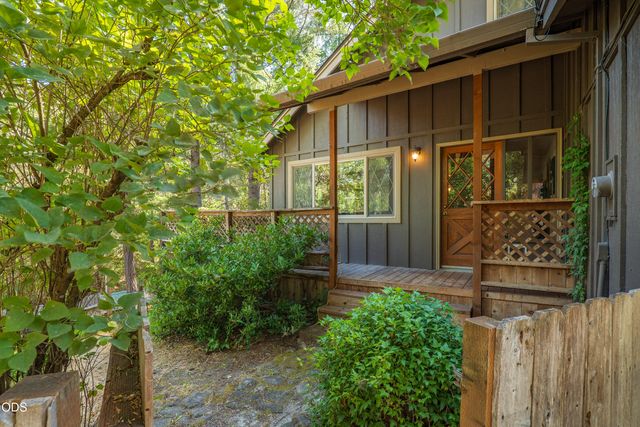 475 Penny Lane, Grants Pass, OR 97527