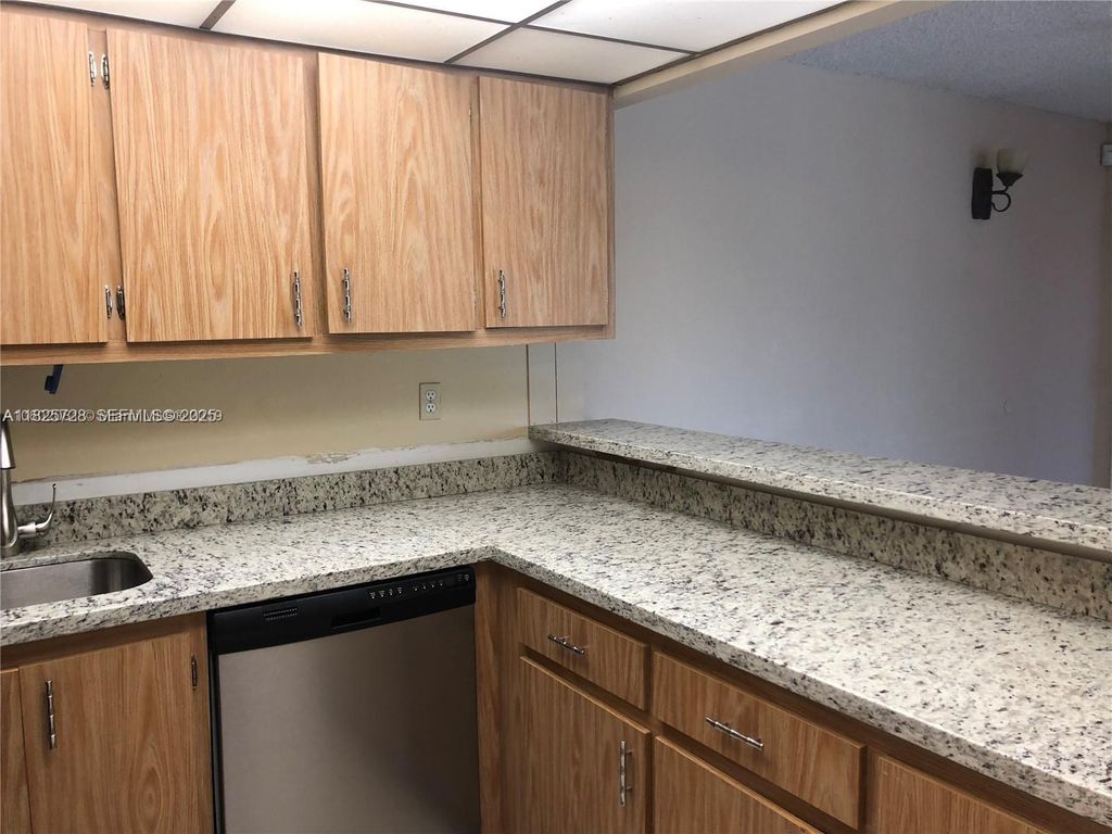 5995 Washington Street 233, Hollywood, FL 33023