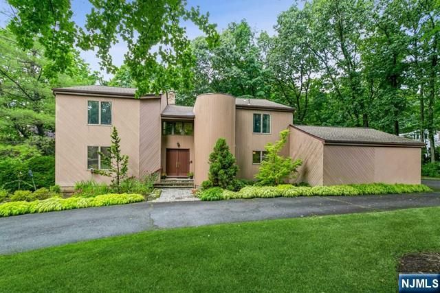 273 Wilson Drive, Cresskill, NJ 07626