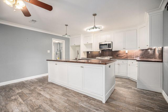 3014 Bayou Drive, La Porte, TX 77571