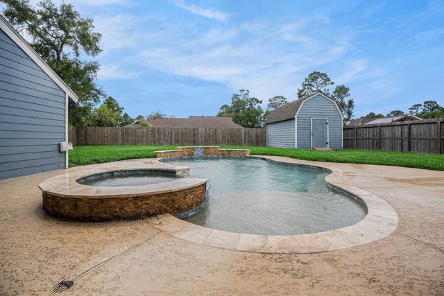 3014 Bayou Drive, La Porte, TX 77571