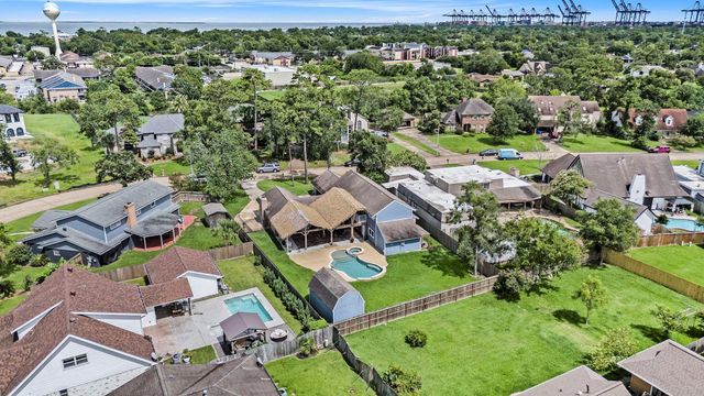 3014 Bayou Drive, La Porte, TX 77571