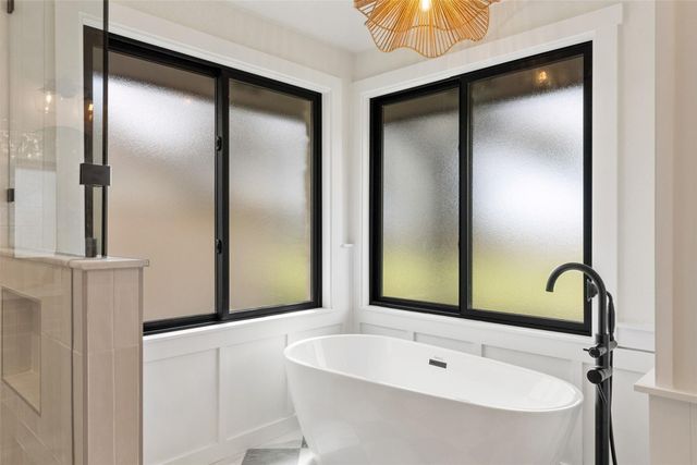 44 Brookhollow DR, Wimberley, TX 78676