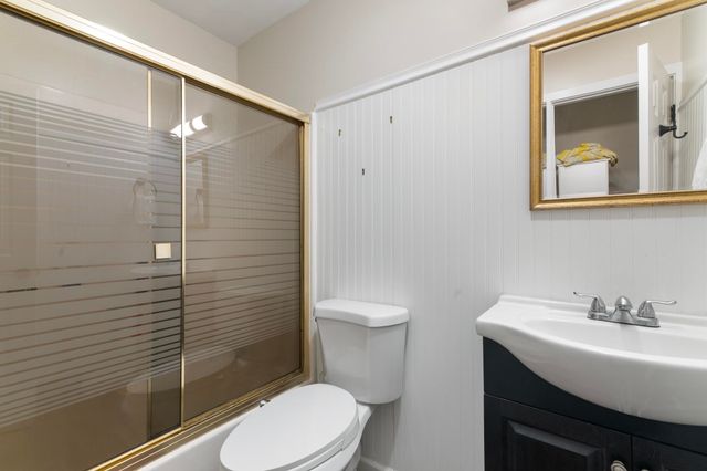 432 South St Apt A11, Bennington, VT 05201