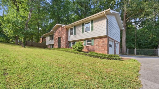 809 N Valleywood Circle, Hixson, TN 37343