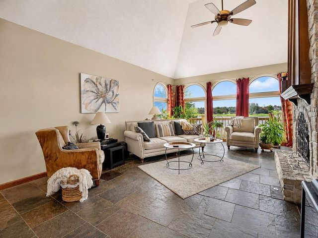 5024 SW Kingfisher Drive, Lee's Summit, MO 64082