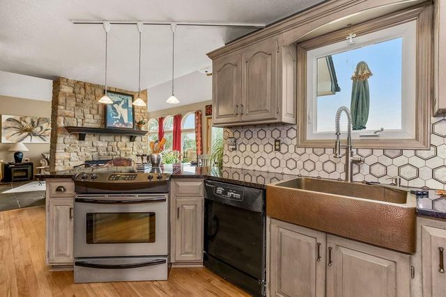 5024 SW Kingfisher Drive, Lee's Summit, MO 64082