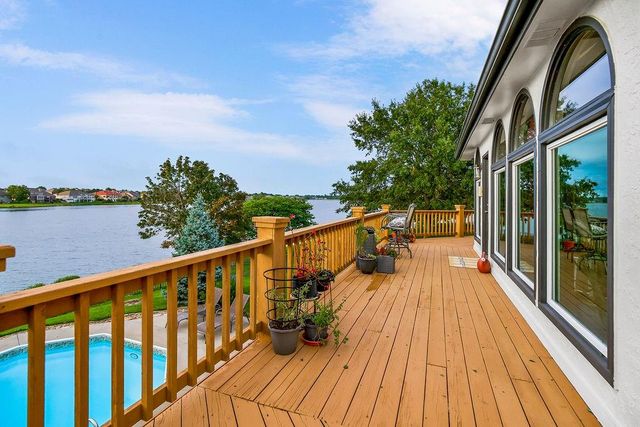 5024 SW Kingfisher Drive, Lee's Summit, MO 64082