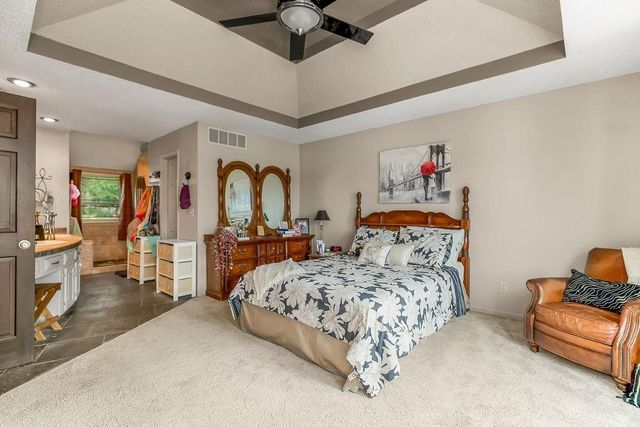 5024 SW Kingfisher Drive, Lee's Summit, MO 64082