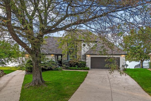 5024 SW Kingfisher Drive, Lee's Summit, MO 64082