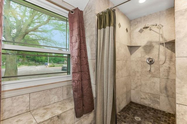 5024 SW Kingfisher Drive, Lee's Summit, MO 64082
