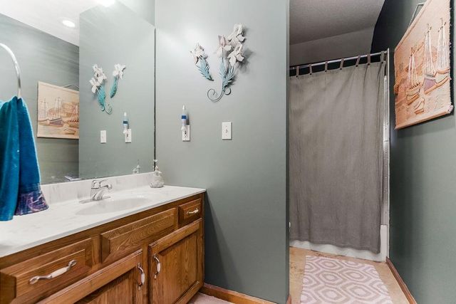 5024 SW Kingfisher Drive, Lee's Summit, MO 64082