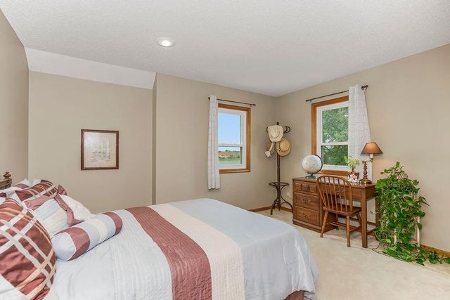 5024 SW Kingfisher Drive, Lee's Summit, MO 64082