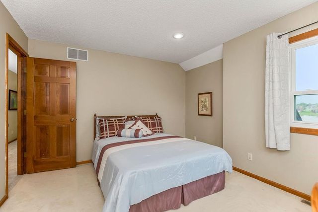 5024 SW Kingfisher Drive, Lee's Summit, MO 64082