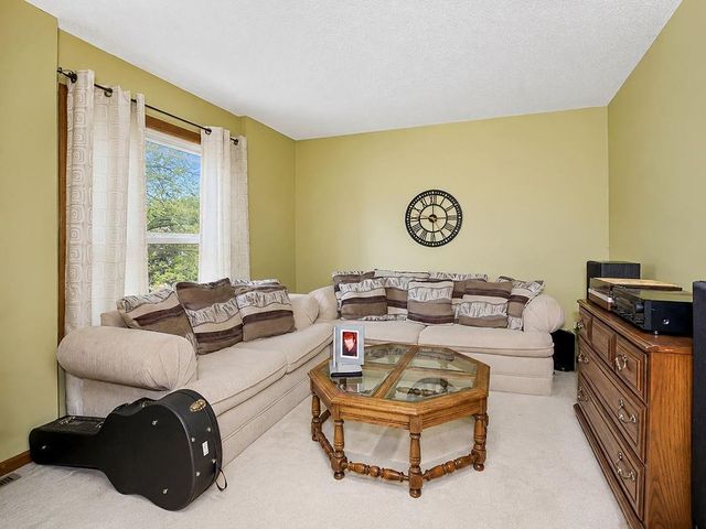 5024 SW Kingfisher Drive, Lee's Summit, MO 64082