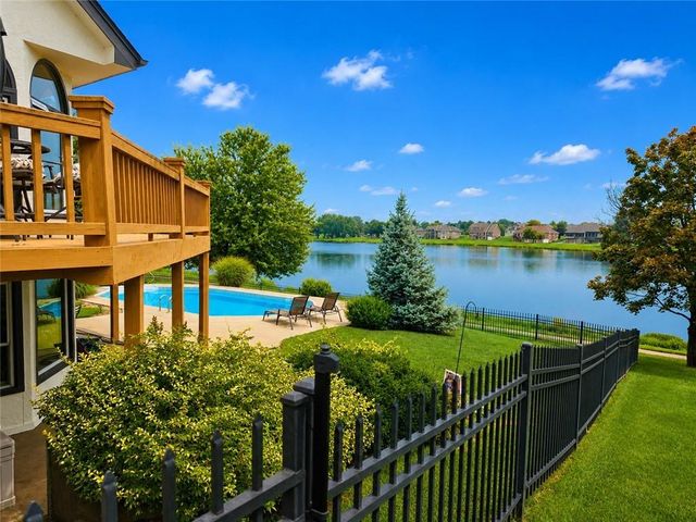 5024 SW Kingfisher Drive, Lee's Summit, MO 64082