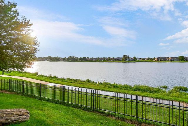 5024 SW Kingfisher Drive, Lee's Summit, MO 64082