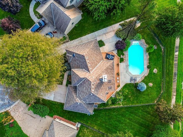 5024 SW Kingfisher Drive, Lee's Summit, MO 64082