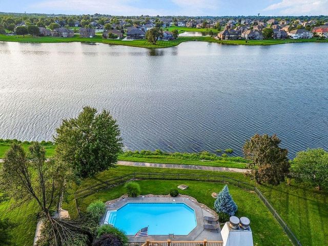 5024 SW Kingfisher Drive, Lee's Summit, MO 64082