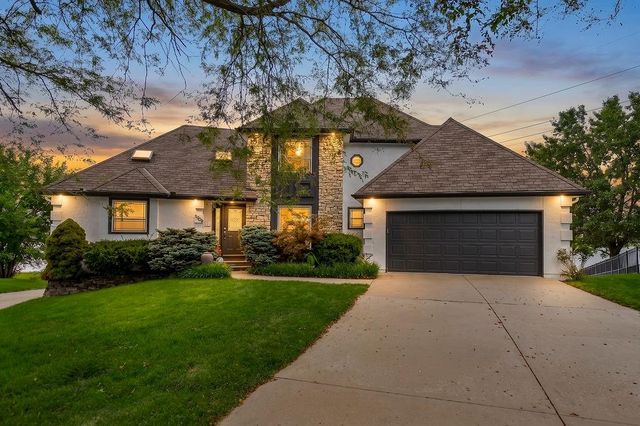 5024 SW Kingfisher Drive, Lee's Summit, MO 64082