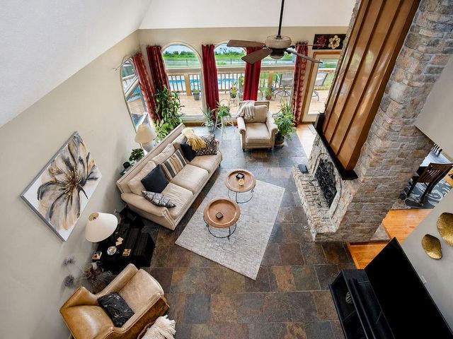 5024 SW Kingfisher Drive, Lee's Summit, MO 64082