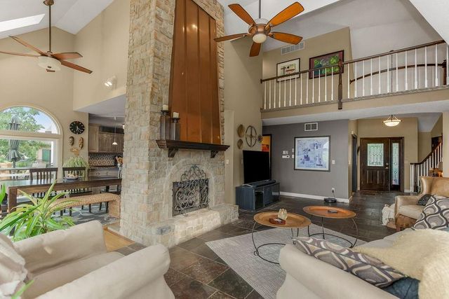5024 SW Kingfisher Drive, Lee's Summit, MO 64082