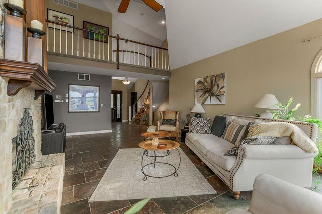 5024 SW Kingfisher Drive, Lee's Summit, MO 64082