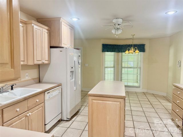 112 Mooreland Drive NE, Conover, NC 28613
