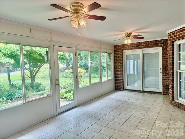 112 Mooreland Drive NE, Conover, NC 28613