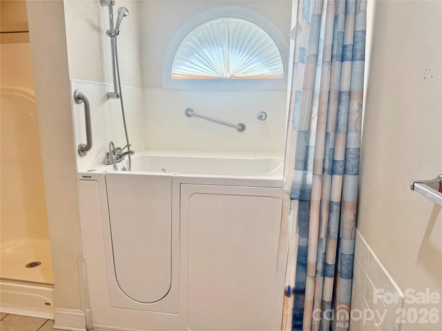 112 Mooreland Drive NE, Conover, NC 28613