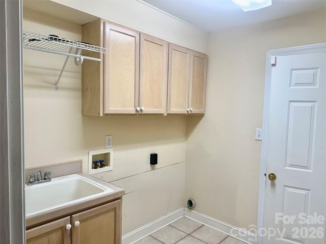 112 Mooreland Drive NE, Conover, NC 28613