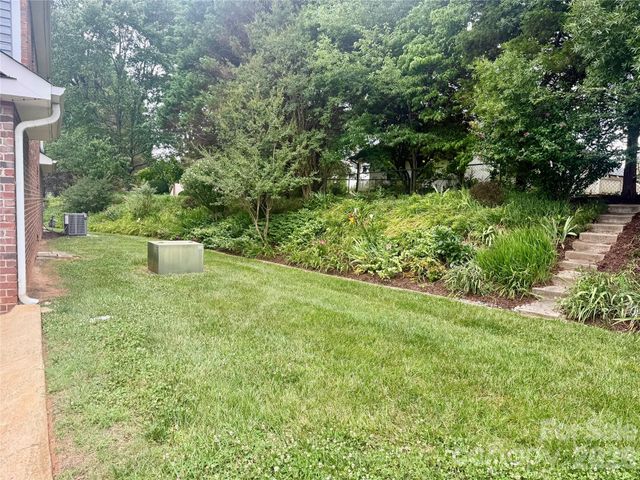 112 Mooreland Drive NE, Conover, NC 28613