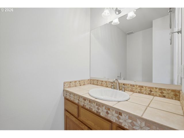 5701 Ne SILO Dr, Hillsboro, OR 97124