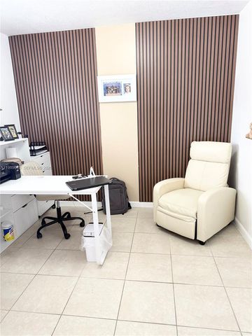 3690 N 56th Ave 902, Hollywood, FL 33021